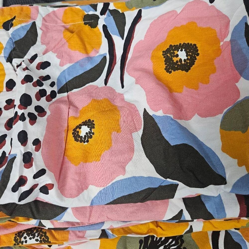Marimekko comforter with 1 standar sham